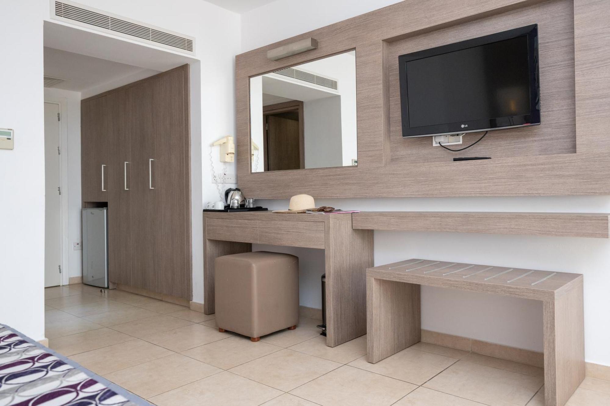 New Famagusta Hotel & Suites Ayia Napa Ngoại thất bức ảnh